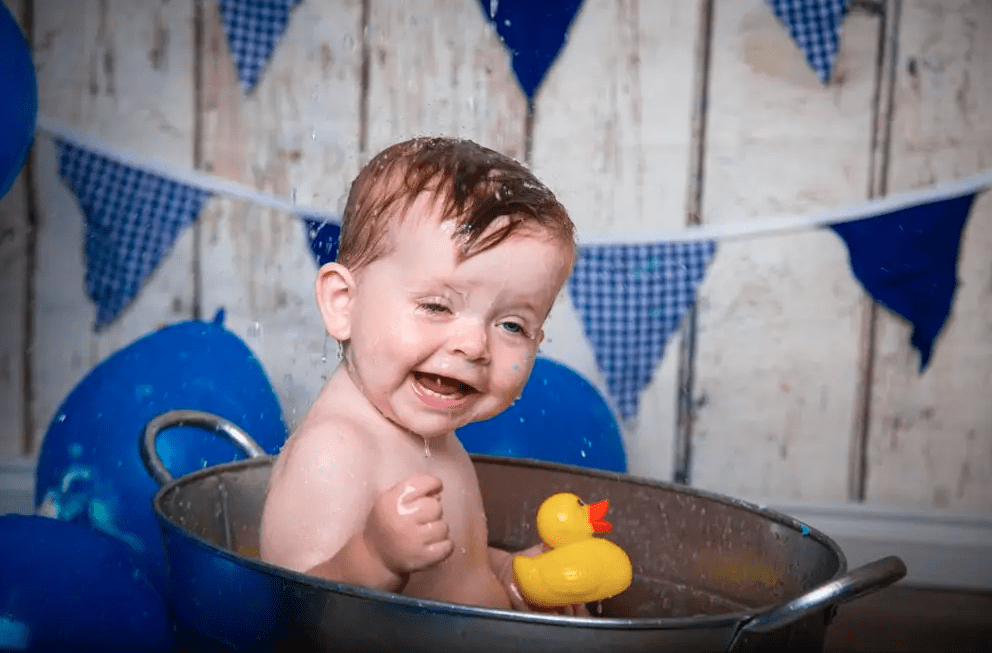 Cake-Smash-and-Splash-Photo-Shoot